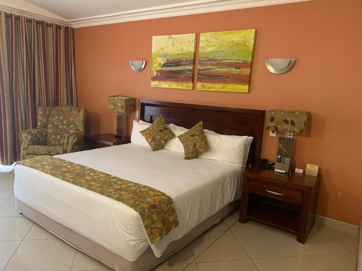 Royal Hotel Polokwane Exterior foto