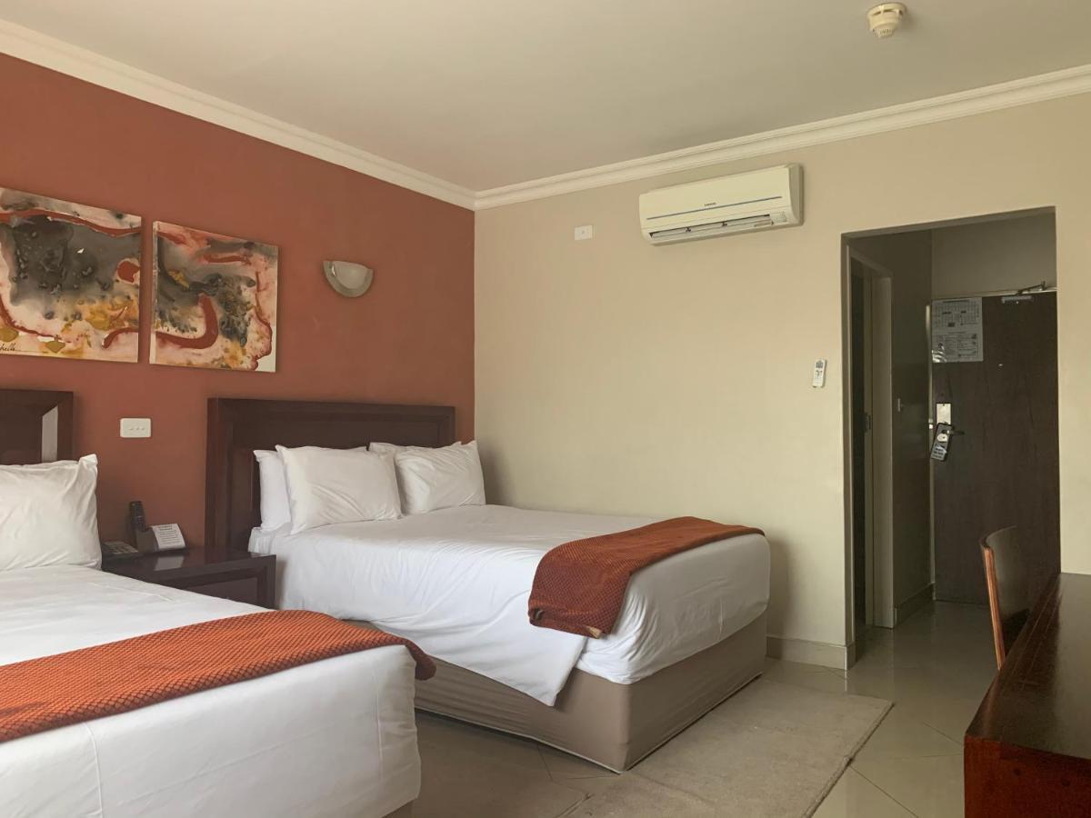 Royal Hotel Polokwane Exterior foto